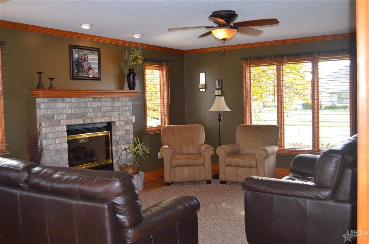 108 Gates Cv, Auburn, IN 46706 photo 7