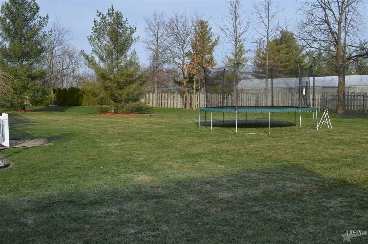 108 Gates Cv, Auburn, IN 46706 photo 2