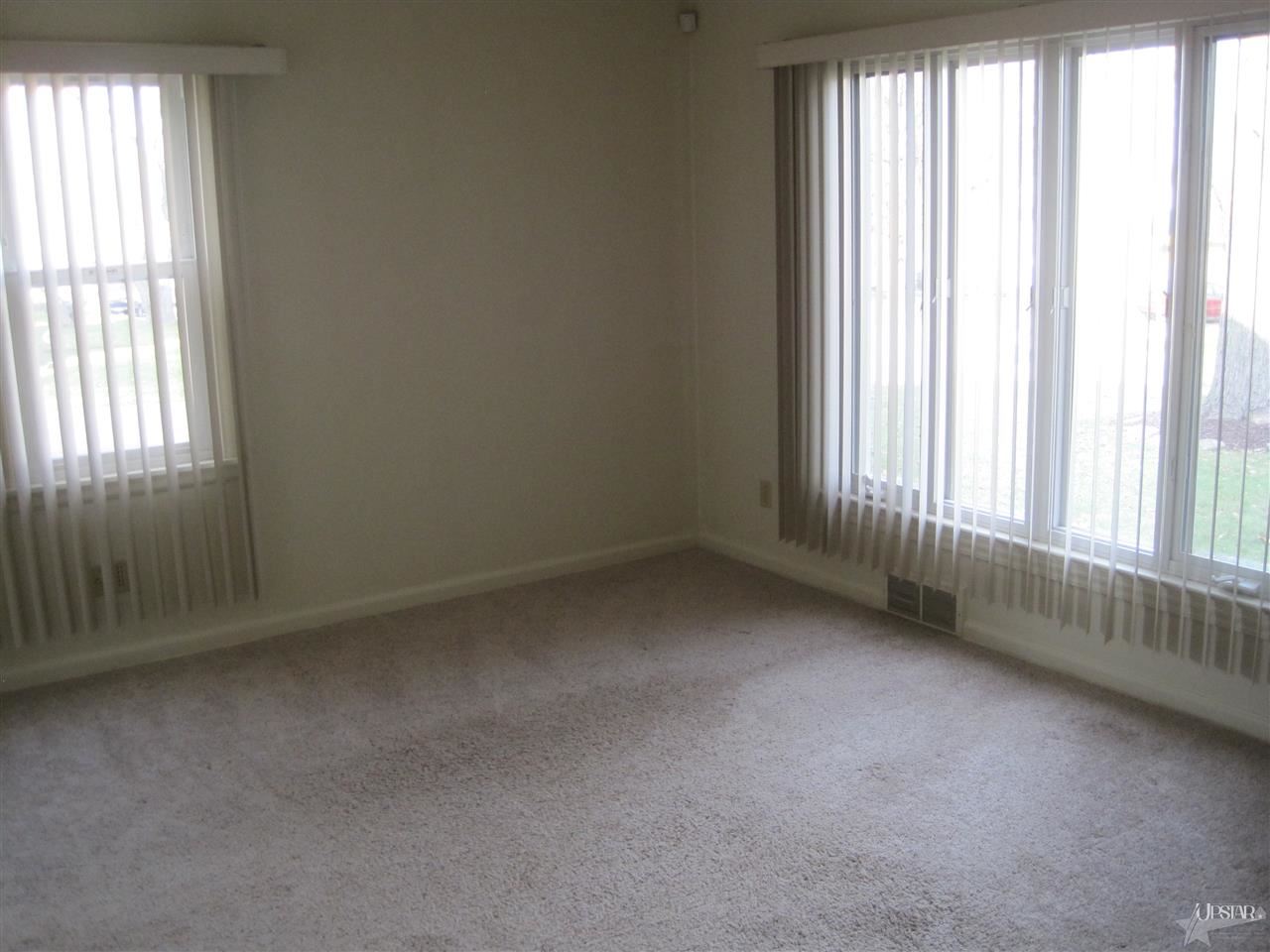 2102 Dellwood Dr, Fort Wayne, IN 46803 photo 3