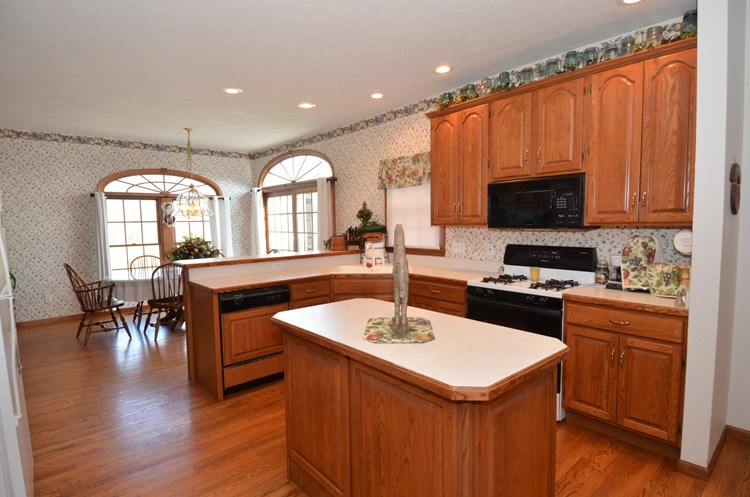 10741 Martindale Rd, Wakarusa, IN 46573 photo 4