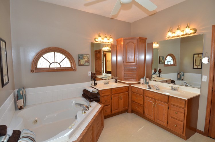 10741 Martindale Rd, Wakarusa, IN 46573 photo 6