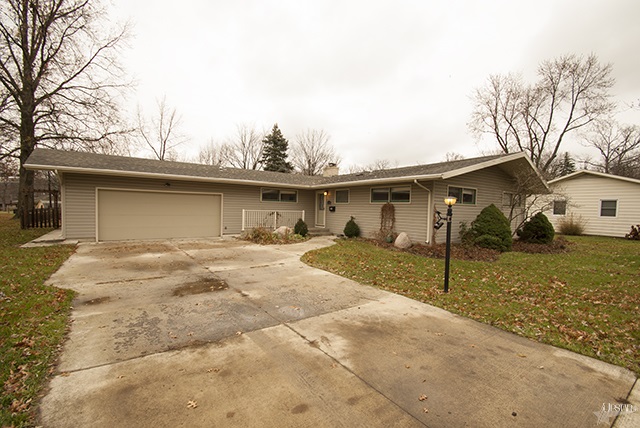 4305 Highwood Dr, Fort Wayne, IN 46815 photo 1