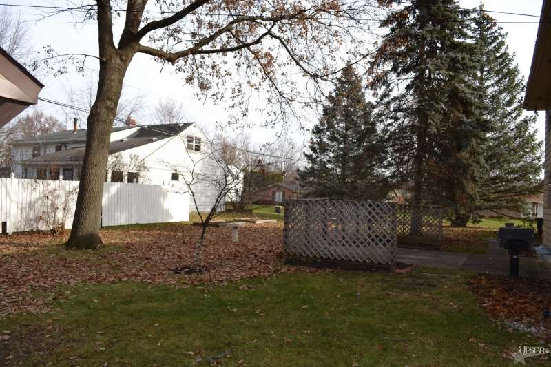 5225 Lawford Ln, Fort Wayne, IN 46815 photo 3