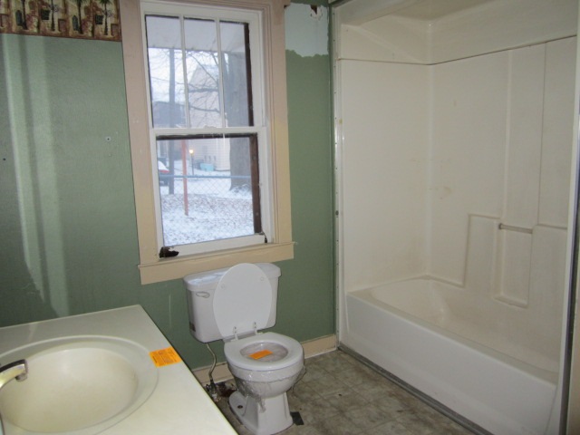 504 Middlebury St, Goshen, IN 46528 photo 4