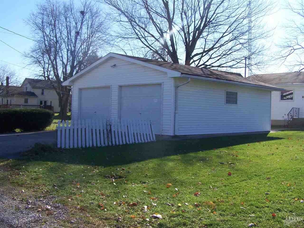 335 W Butcher St, Geneva, IN 46740 photo 2