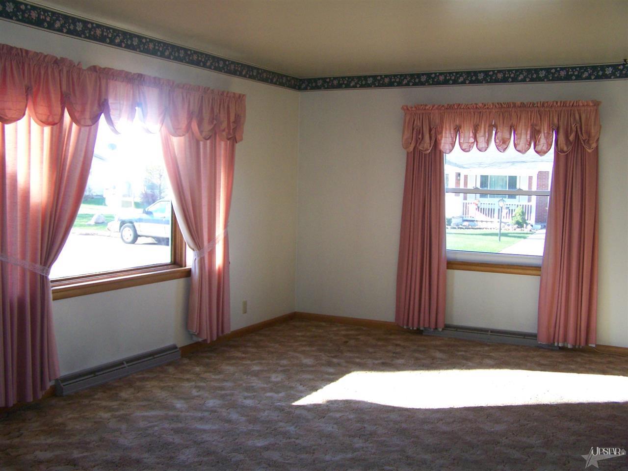 335 W Butcher St, Geneva, IN 46740 photo 4