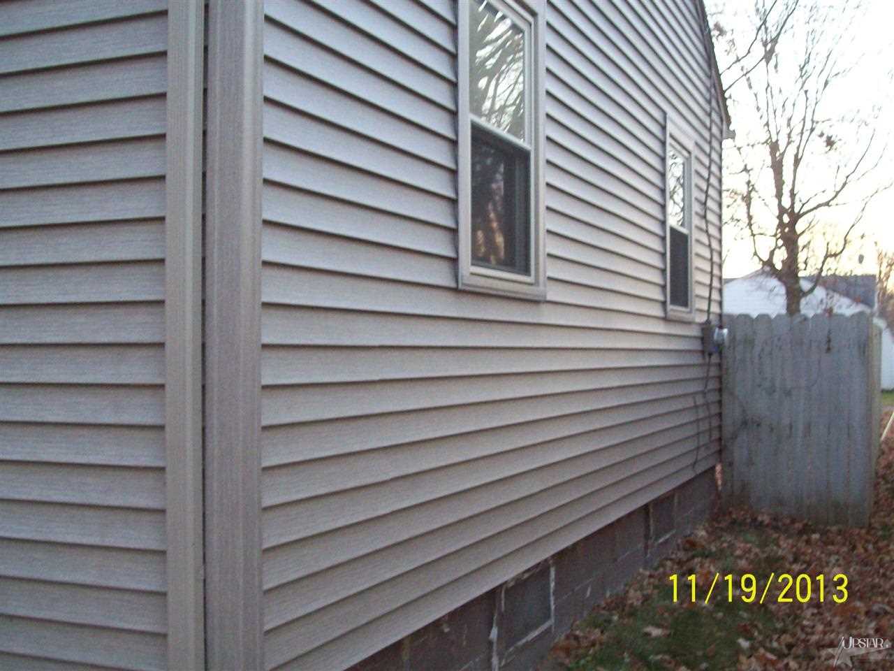 258 N Thorne St, Wabash, IN 46992 photo 2