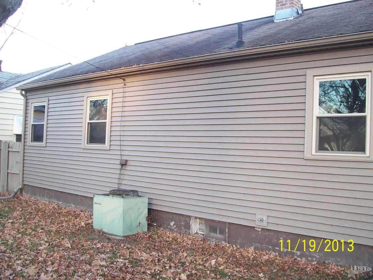 258 N Thorne St, Wabash, IN 46992 photo 3