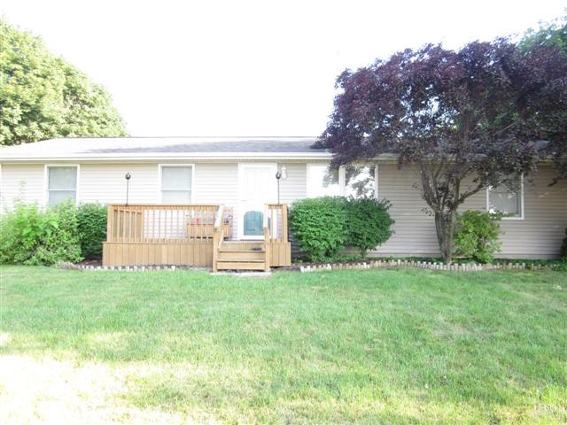 608 E Main St, Albion, IN 46701 photo 1