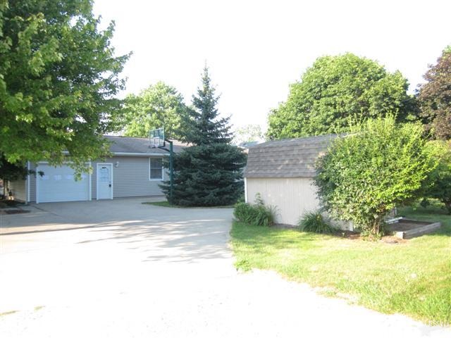 608 E Main St, Albion, IN 46701 photo 3