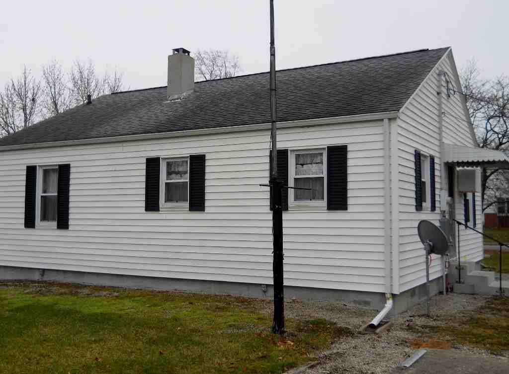 615 Dowling St, Kendallville, IN 46755 photo 2