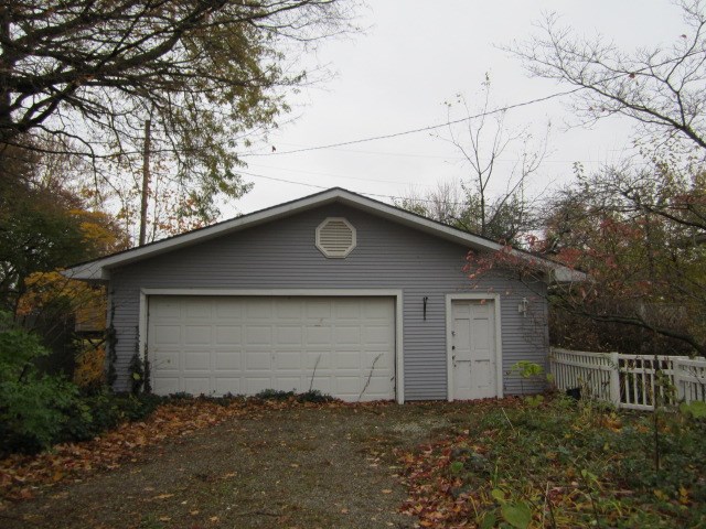 1914 Bashor Rd, Goshen, IN 46526 photo 2