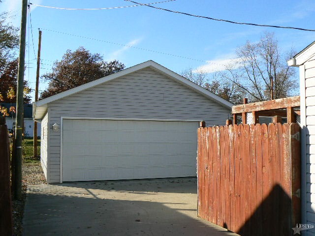 6441 Hackberry Dr, Fort Wayne, IN 46825 photo 4
