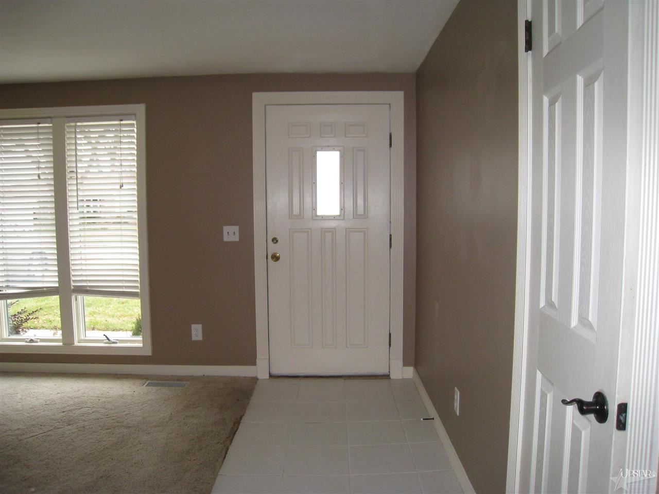 6525 Sunland Dr, Fort Wayne, IN 46815 photo 2