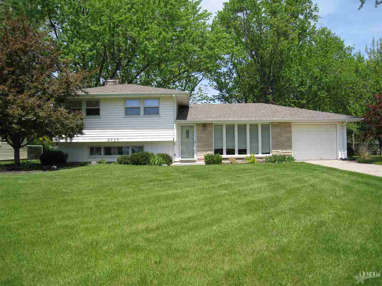 6525 Sunland Dr, Fort Wayne, IN 46815 photo 1