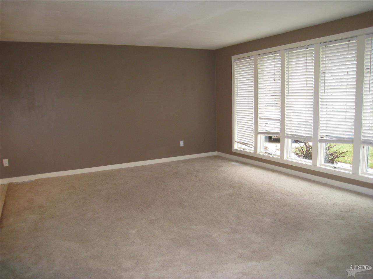 6525 Sunland Dr, Fort Wayne, IN 46815 photo 4