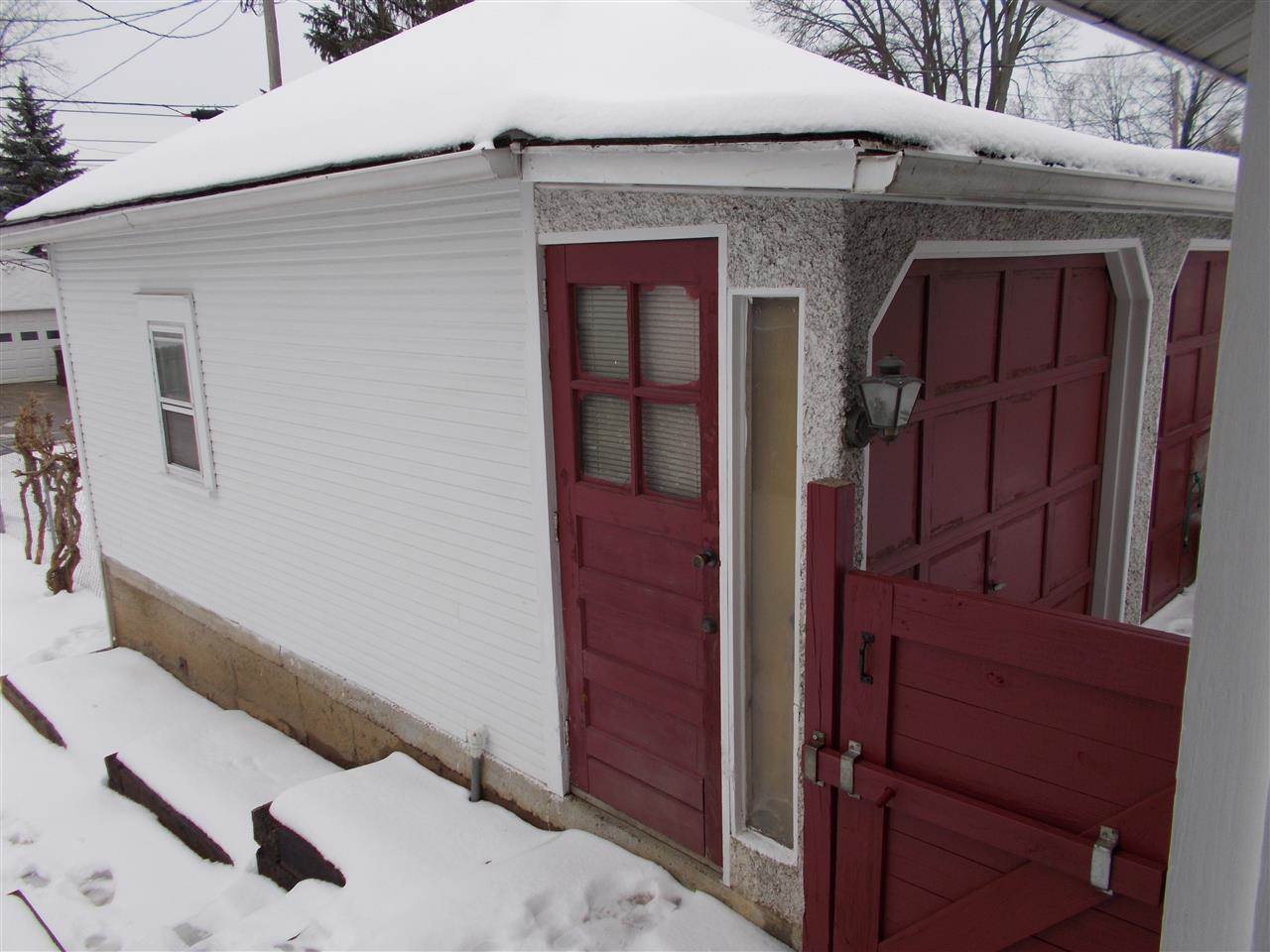 325 E 7th St, Auburn, IN 46706 photo 5
