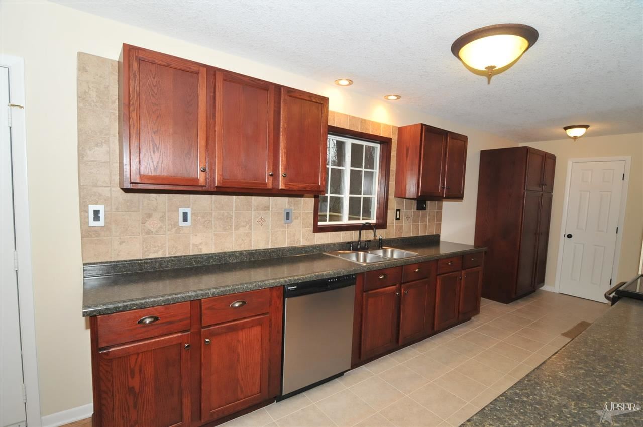 15713 Walnut St, Huntertown, IN 46748 photo 1