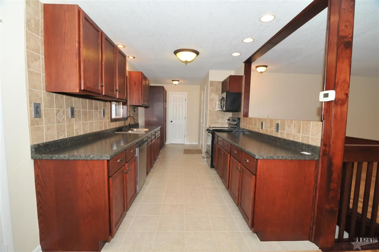 15713 Walnut St, Huntertown, IN 46748 photo 2