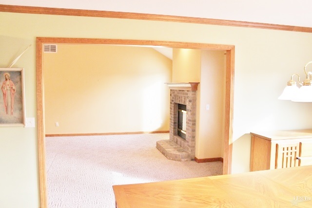 8218 Surrey Ct, Fort Wayne, IN 46815 photo 4