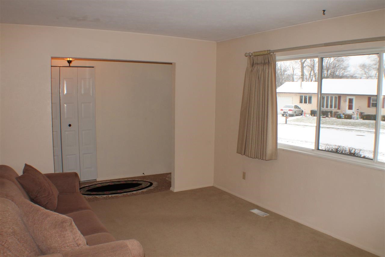 2221 York St, Mishawaka, IN 46544 photo 3