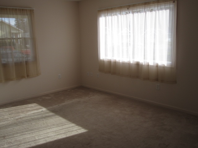 909 Berlin Ave, Mishawaka, IN 46544 photo 3