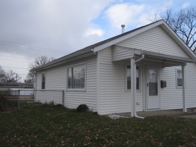 909 Berlin Ave, Mishawaka, IN 46544 photo 2