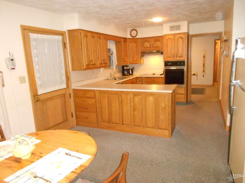 1515 N Lafontaine St, Huntington, IN 46750 photo 2