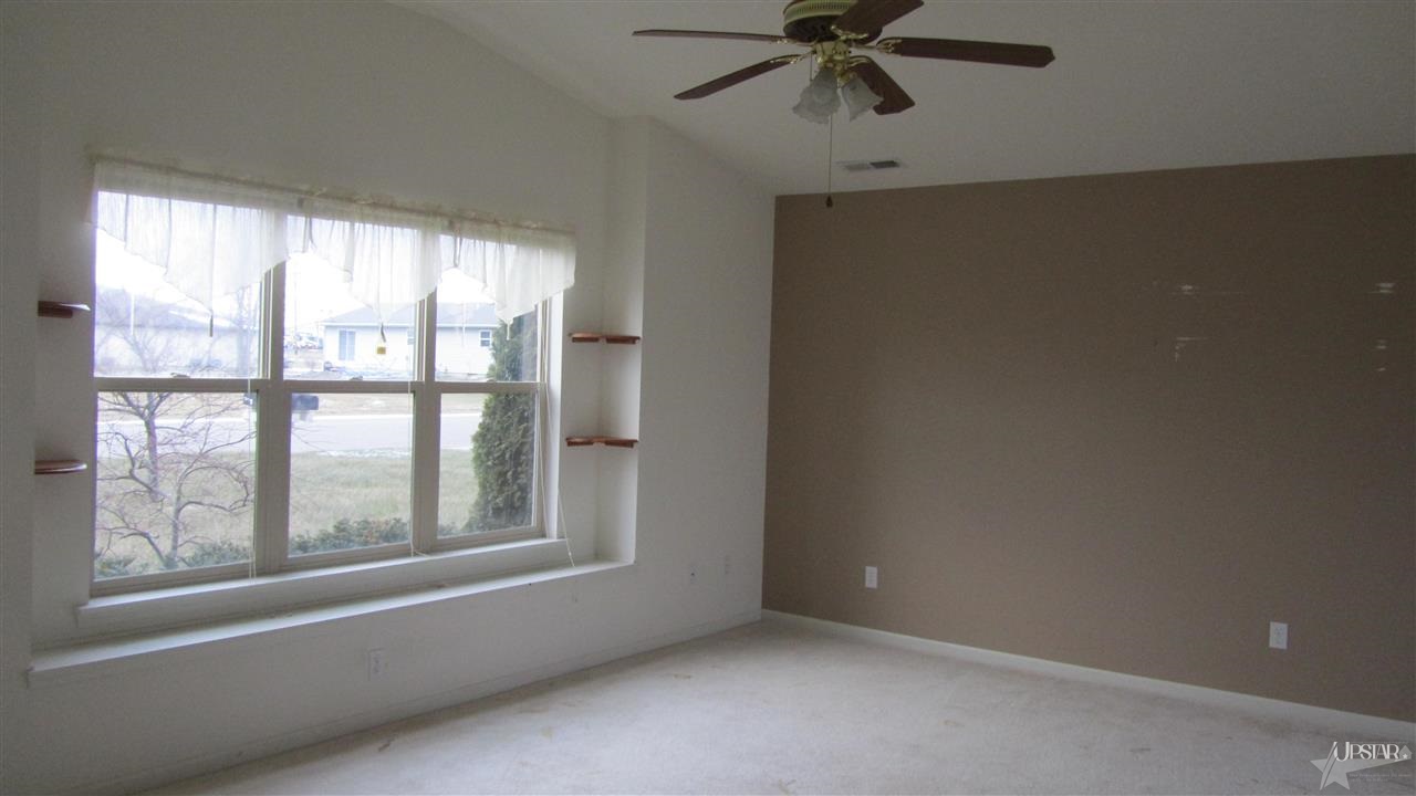 1365 Colonial Ct, Berne, IN 46711 photo 2