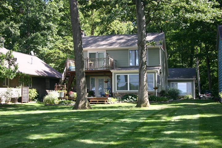 12917 N Eastshore Dr, Syracuse, IN 46567 photo 1