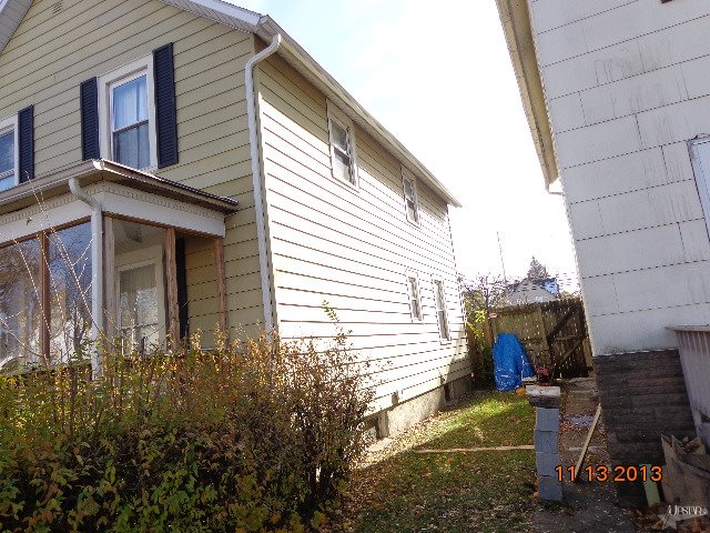 1427 Stophlet St, Fort Wayne, IN 46802 photo 2