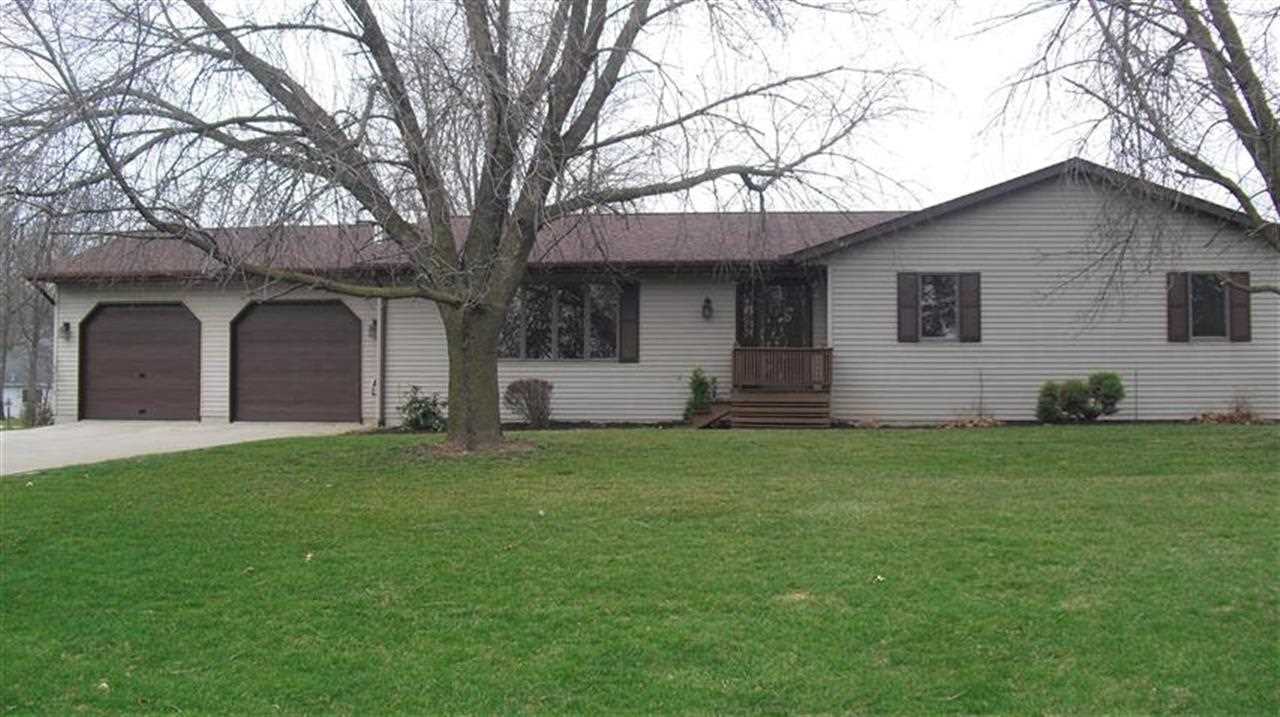 4696 E Sunset Dr, Syracuse, IN 46567 photo 1