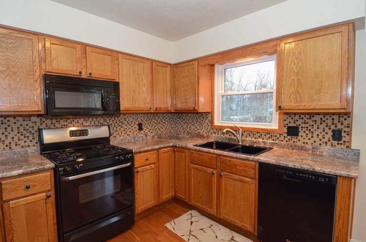 51850 Hedge Ct, Granger, IN 46530 photo 4