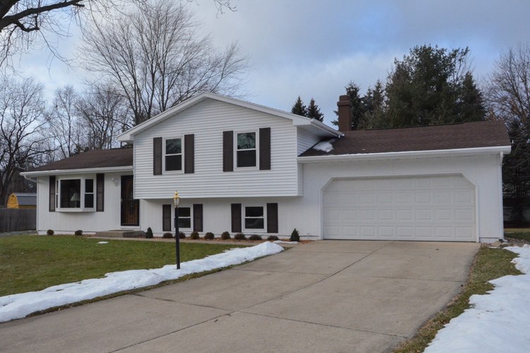 51850 Hedge Ct, Granger, IN 46530 photo 1