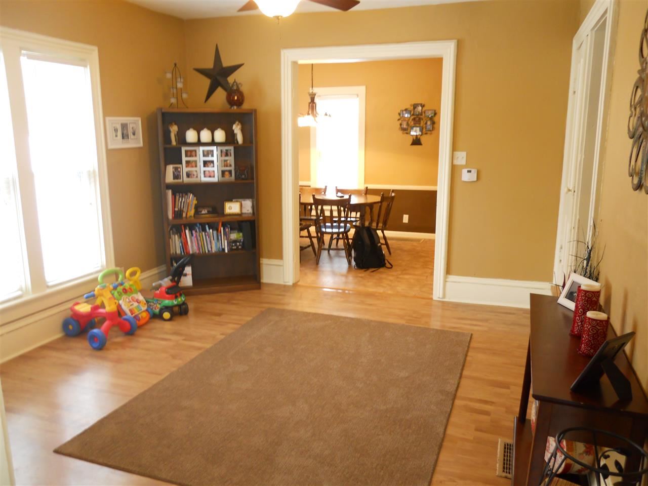 806 Emerson St, Goshen, IN 46526 photo 3