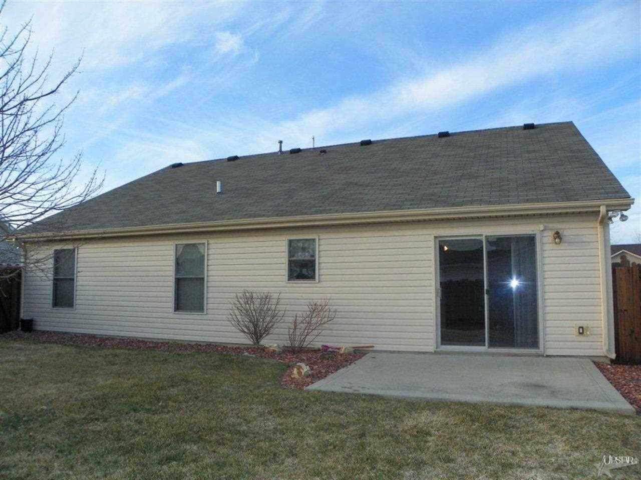 2005 Granny Smith Pl, Kendallville, IN 46755 photo 2