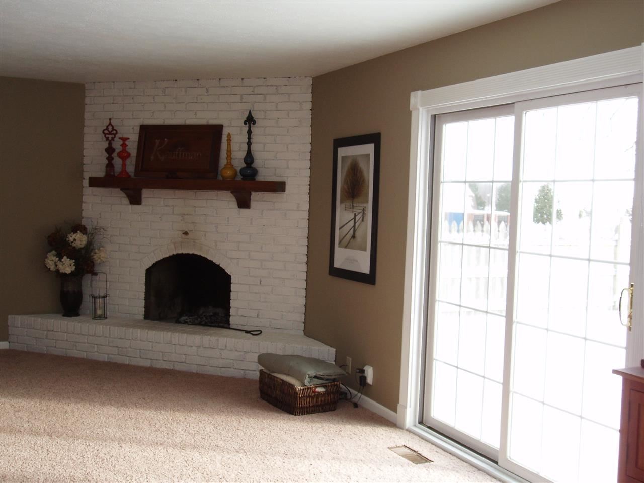 405 Eugene Dr, Middlebury, IN 46540 photo 4