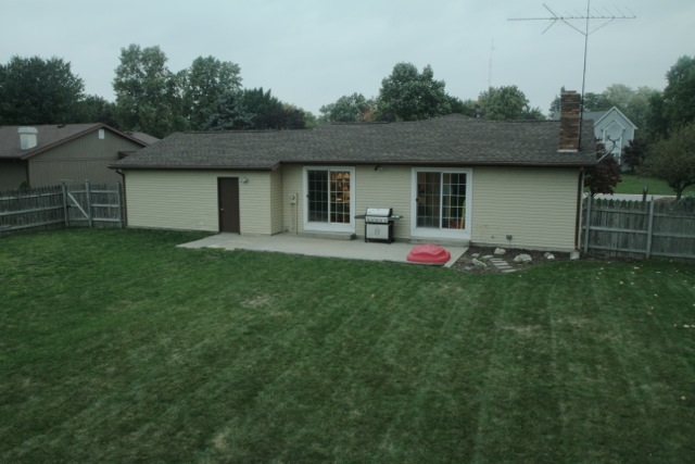 405 Eugene Dr, Middlebury, IN 46540 photo 2
