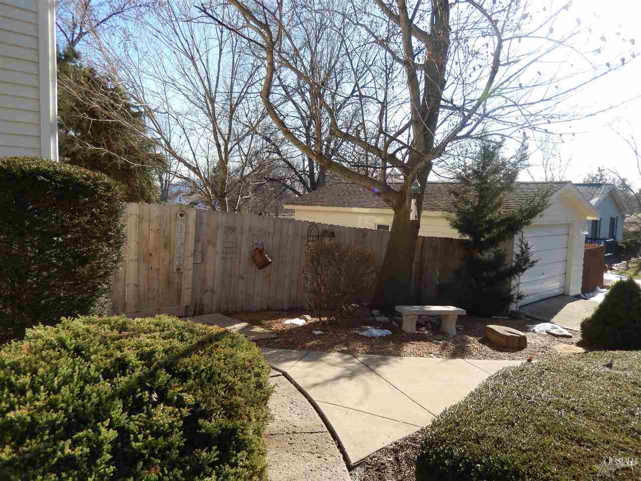 3903 Burbank Dr, Fort Wayne, IN 46804 photo 3