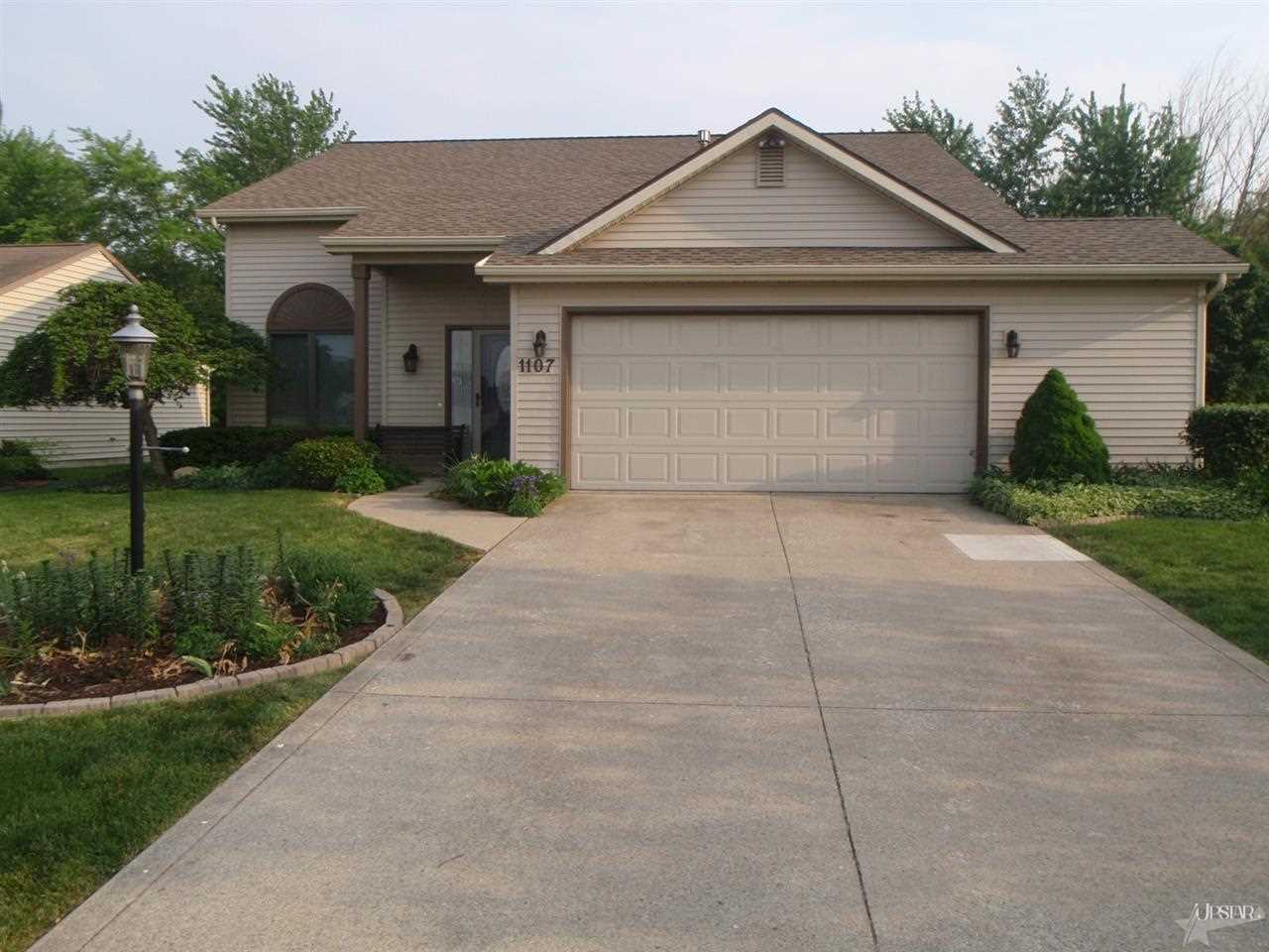 1107 Silver Springs Ct, Fort Wayne, IN 46825 photo 2