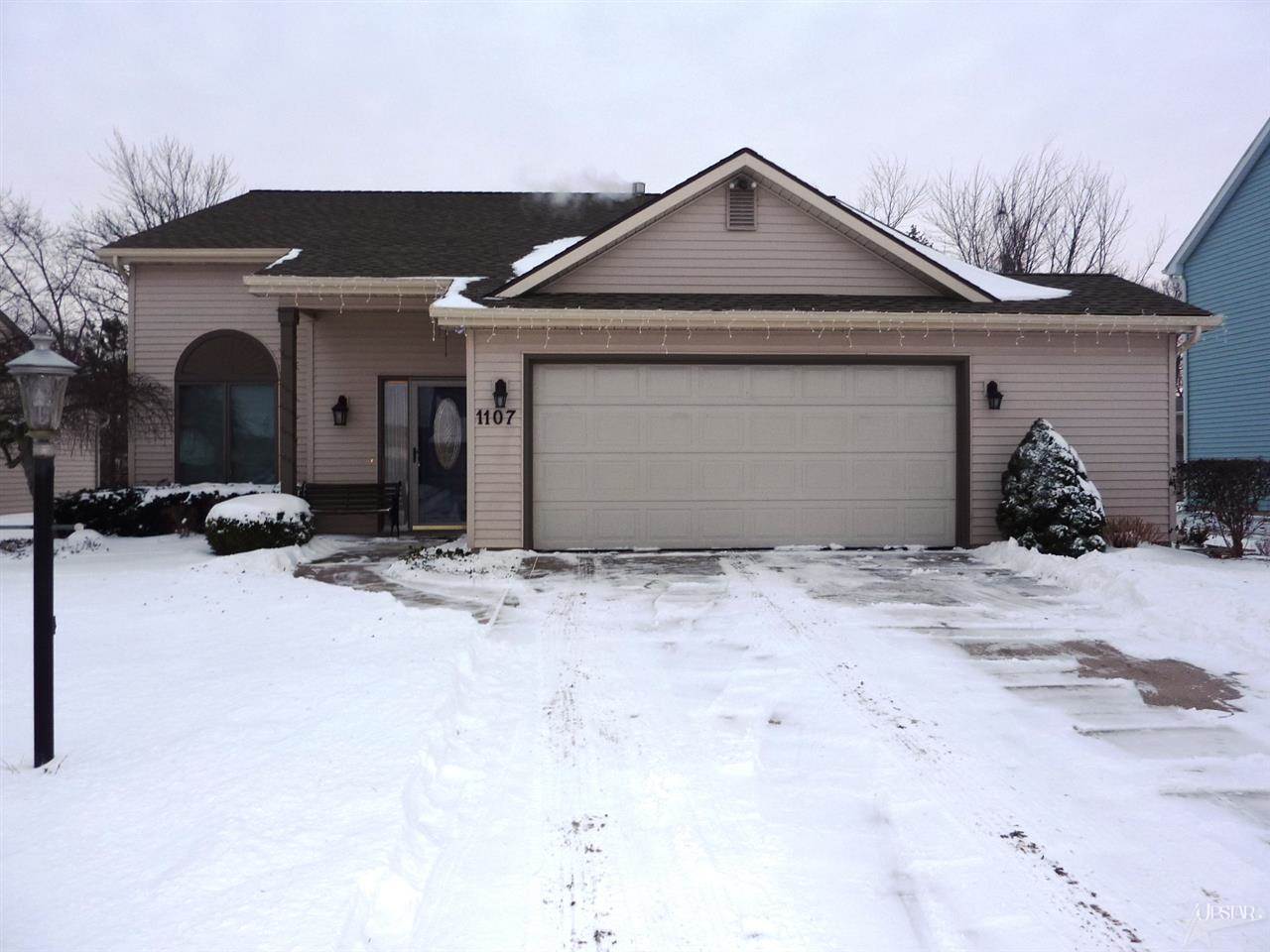 1107 Silver Springs Ct, Fort Wayne, IN 46825 photo 1