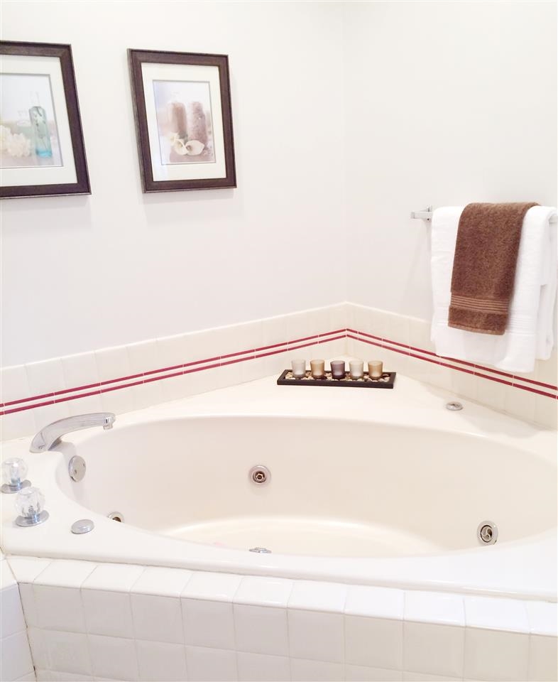 10048 Crabapple Ln, Middlebury, IN 46540 photo 13