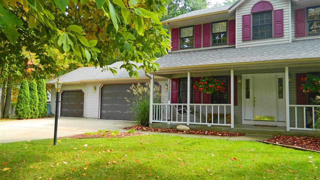 10048 Crabapple Ln, Middlebury, IN 46540 photo 2