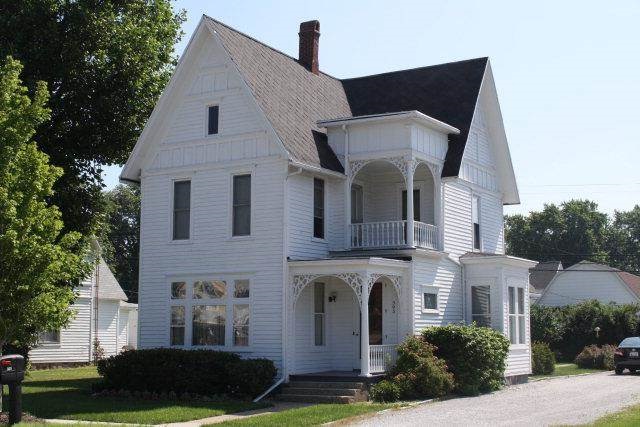 305 N Range St, Wolcott, IN 47995 photo 1