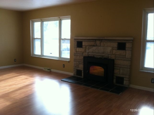 1146 Gary Ct, Elkhart, IN 46516 photo 3