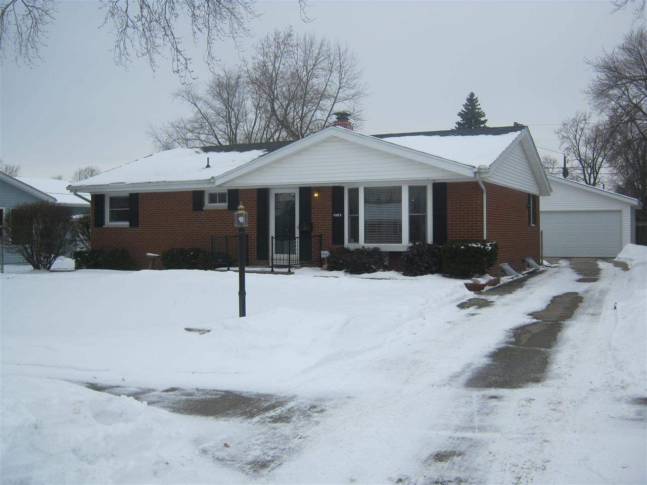 2741 Kettering Dr, South Bend, IN 46635 photo 1
