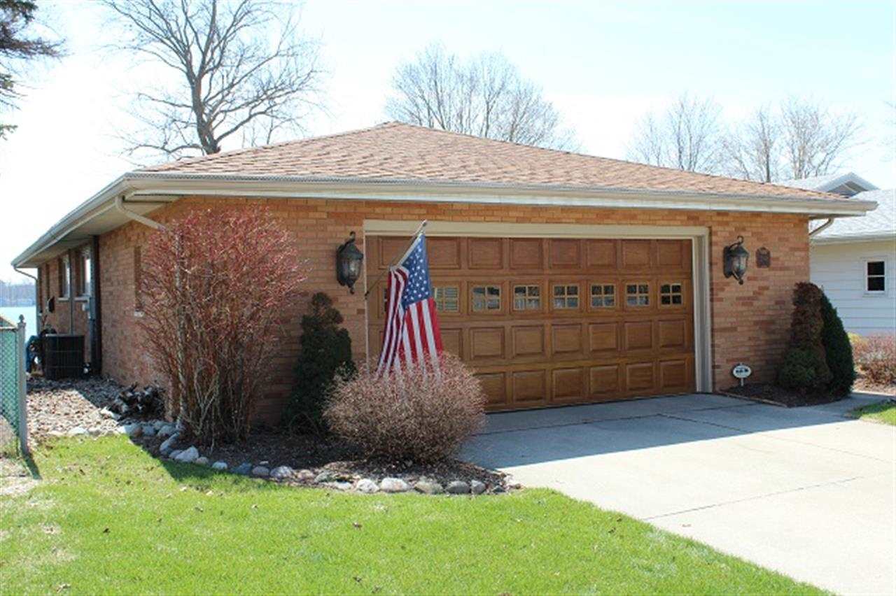 25948 N Shore Dr, Elkhart, IN 46514 photo 2