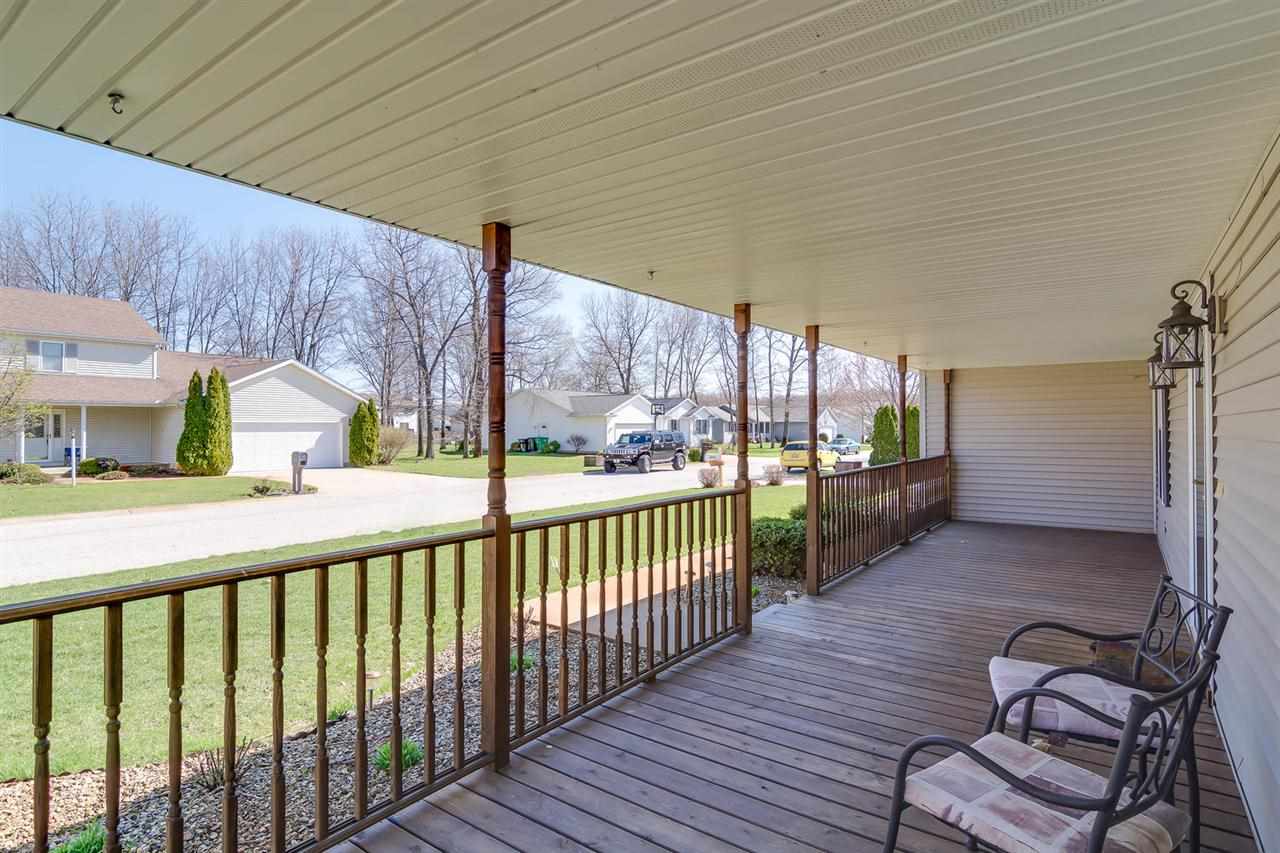 10762 Washtenaw Dr, Osceola, IN 46561 photo 2