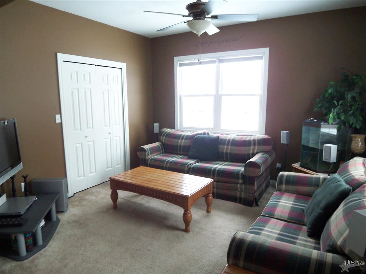 233 Clark St, Kendallville, IN 46755 photo 10