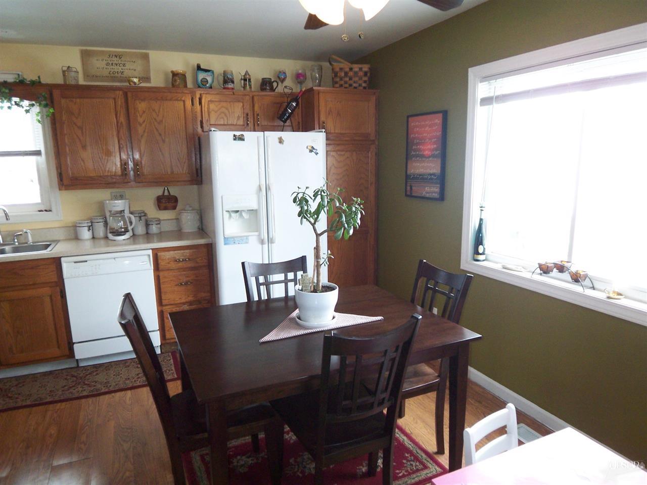 233 Clark St, Kendallville, IN 46755 photo 3